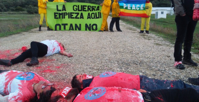 Acción de los activistas antimilitaristas en el el Campo de Adiestramiento Anfibio de la Sierra del Retín (Cádiz).