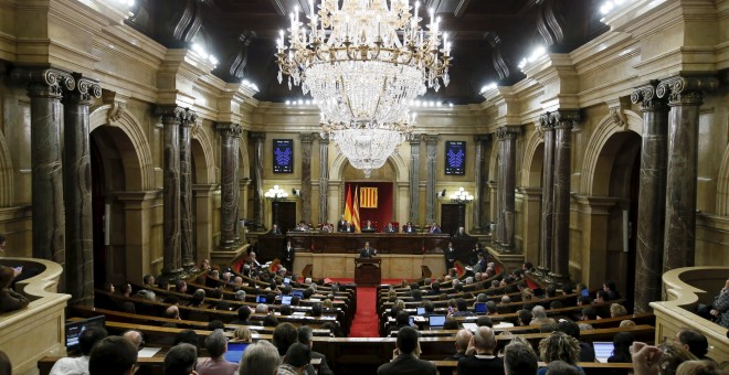 Artur Mas interviene en el Parlament de Catalunya. / ALBERT GEA (REUTERS)