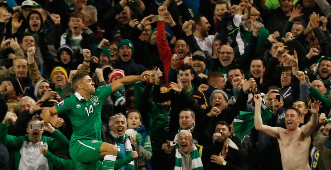 Walters celebra su primer gol a Bosnia. Reuters / Cathal McNaughton