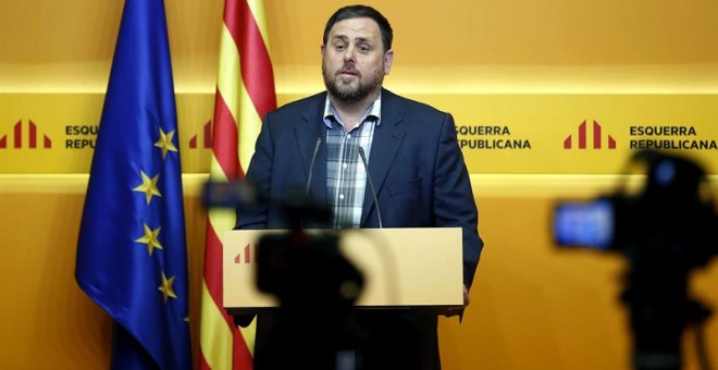 El presidente de ERC, Oriol Junqueras, durante la rueda de prensa ofrecida esta tarde tras la reunión extraordinaria de la ejecutiva de la formación. EFE/ Andreu Dalmau