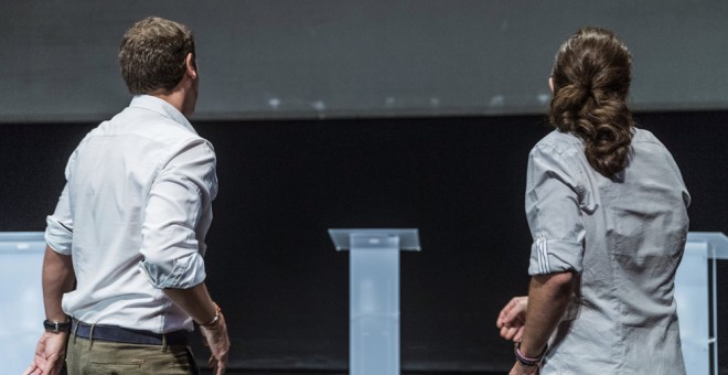 Los candidatos a la presidencia del Gobierno de Ciudadanos, Albert Rivera, y de Podemos, Pablo Iglesias, durante el debate electoral que ha organizado la Universidad Carlos III de Madrid. EFE/Emilio Naranjo