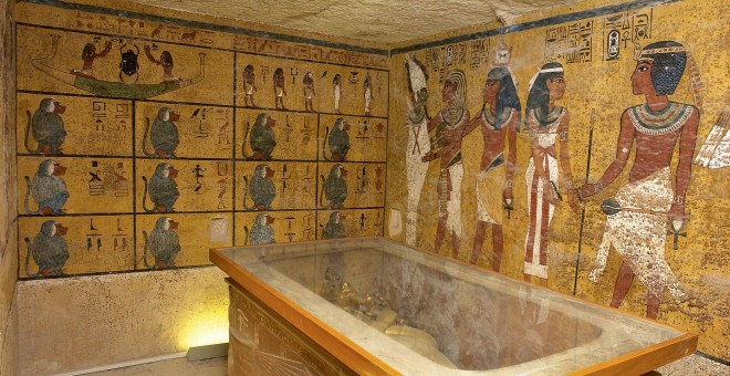 La tumba de Tutankamón esconde 'algo' detrás sus muros. Aquí, su réplica.