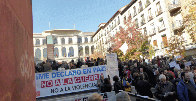 Miles de personas claman en Madrid contra los bombardeos en Siria./J.T