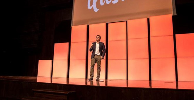 El presidente de Ciudadanos, Albert Rivera, durante el mitin electoral que ha celebrado hoy en el Palacio de Ferias y Congresos de Málaga. / JORGE ZAPATA (EFE)