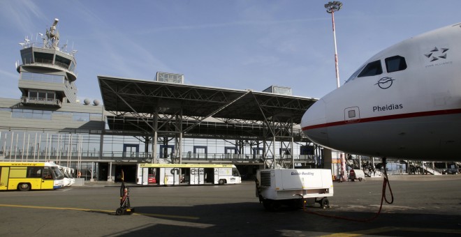 El aeropuerto de la ciudad griega de Salónica, incluido en el acuerdo de concesión al consorcio liderado por el grupo alemán Fraport. REUTERS/Alexandros Avramidis