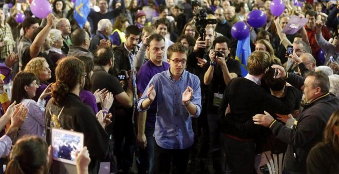 El jefe de campaña de Podemos, Íñigo Errejón, a su llegada al mitin electoral de su partido de cara a las elecciones generales del 20D, celebrado en el Palacio de Deportes de Oviedo. EFE