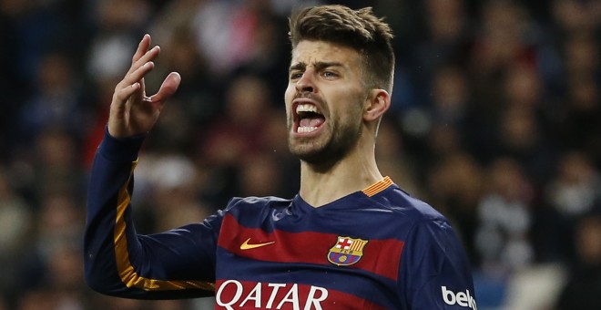 Gerard Piqué durante el Real Madrid-Barcelona de hace un mes. /REUTERS