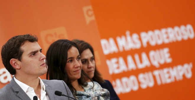 Albert Rivera acompañado de Begoña Villacís y Susana Gaspar./ REUTERS./Juan Medina