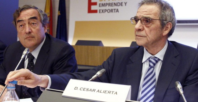 El presidente del Consejo Empresarial para la Competitividad (CEC), César Alierta (d).- EFE