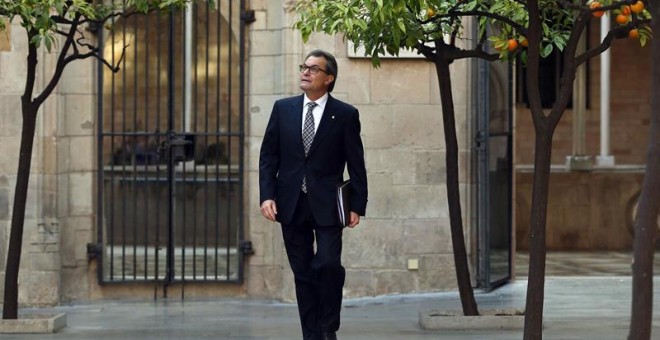 El presidente de la Generalitat en funciones, Artur Mas, a su llegada a la reunión semanal del Govern. EFE/Toni Albir