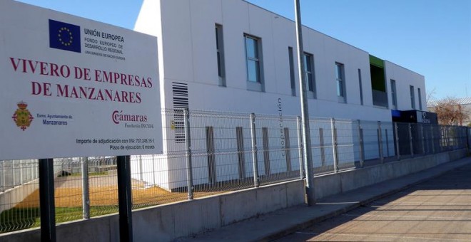 El polígono industrial de Manzanares es otro de los puntos donde se ha detectado unos de los focos del brote de legionella que ha causado ya dos fallecidos y 141 afectados, 32 de ellos hospitalizados, en Manzanares. EFE/Mariano Cieza Moreno