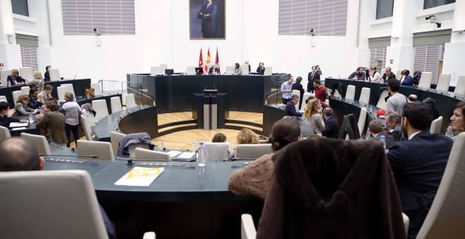 Vista general del pleno extraordinario de diciembre del Ayuntamiento de Madrid en el debate y aprobación los presupuestos de la ciudad para el año 2016. EFE/Zipi