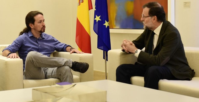 Rajoy junto a Pablo Iglesias en la única reunión que han mantenido en La Moncloa. /EFE