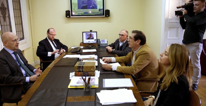 El Tribunal Administrativo del Deporte durante la reunión mantenida para estudiar el recurso presentado por el Real Madrid contra su eliminación de la Copa del Rey por alineación indebida contra el Cádiz. EFE/Chema Moya