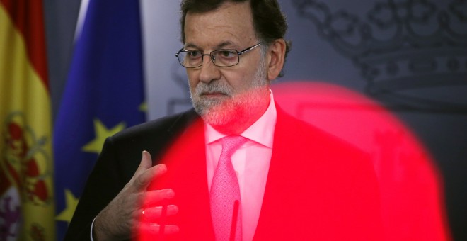 El presidente del Gobierno en funciones, Mariano Rajoy, durante la rueda de prensa posterior al último Consejo de Ministros del año.. REUTERS/Juan Medina