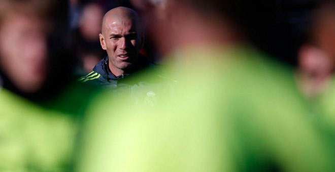 Zidane, durante su primera sesión como entrenador del Real Madrid. REUTERS/ Juan Medina