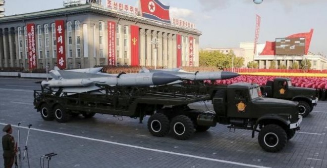 Misiles en el desfile conmemorativo del 70 aniversario de la fundación del dirigente Partido de los Trabajadores de Corea, en Pyongyang, en octubre de 2015. REUTERS