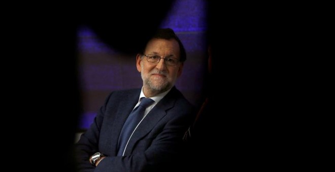El presidente del Gobierno, Mariano Rajoy, durante la reunión de la Junta Directiva Nacional del PP celebrada esta tarde en la sede del partido en Madrid, para aprobar las propuestas de los candidatos del partido para las mesas del Congreso y del Senado d