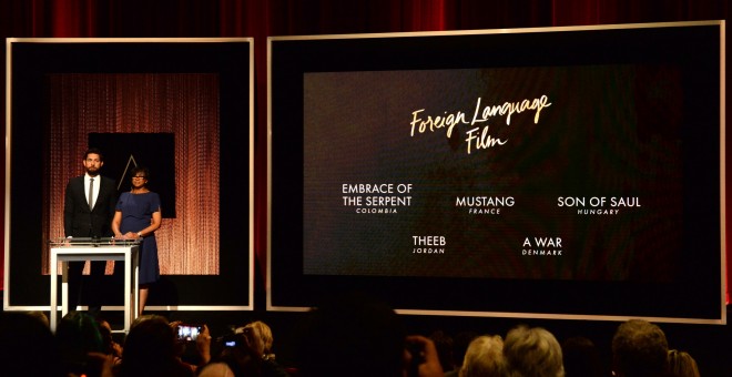 El actor estadounidense John Krasinski y la presidenta de la Academia de Hollywood, Cheryl Boone Isaacs, durante el anuncio de las candidaturas a los premios Óscar para la película extranjera. REUTERS/Phil McCarten