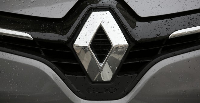 Logotipo de Renault en uno de sus vehículos.-REUTERS