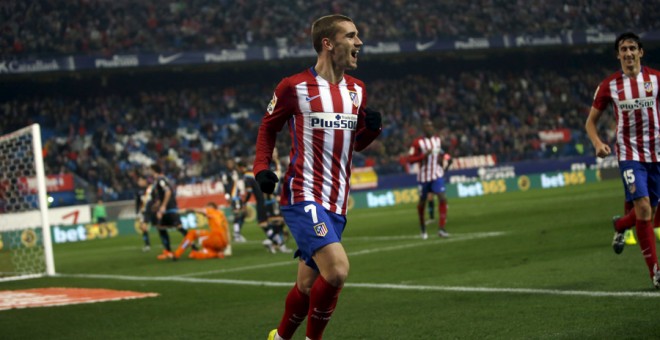 Griezmann celebra uno de sus goles al Rayo. REUTERS/Susana Vera