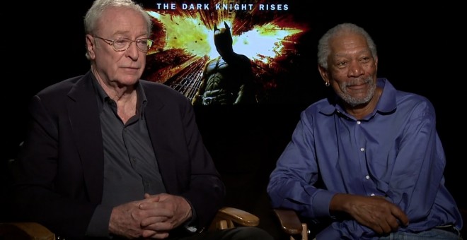 Michael Caine junto a Morgan Freeman en la promoción de 'El caballero oscuro'.