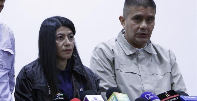 Sandra Patricia Isaza y Carlos Antonio Ochoa, dos de los guerrilleros indultados. - EFE