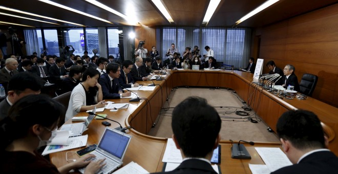 El gobernador del Banco de Japón (BOJ, según sus siglas en inglés), Haruhiko Kuroda, en la rueda de prensa tras la reunión de la entidad. REUTERS/Yuya Shino