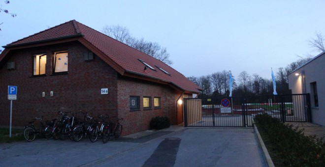 Entrada al campo de refugiados de Bielefeld. / CORINA TULBURE