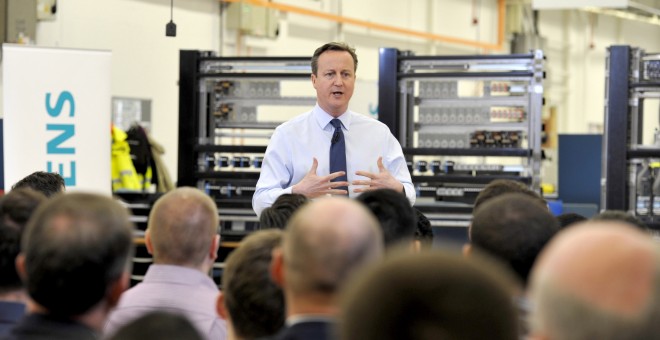 Britain's Prime Minister David Cameron speaks to factory staff at the Siemens plant in Chippenham, southern England, February 2, 2016. European Council President Donald Tusk presented on Tuesday proposals for keeping Britain in the European Union to a mix