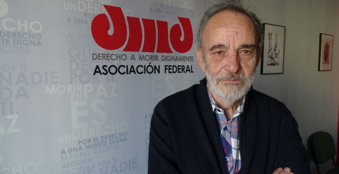 Luis Montes, presidente de la Asociación Derecho a Morir Dignamente, en la sede de Madrid.