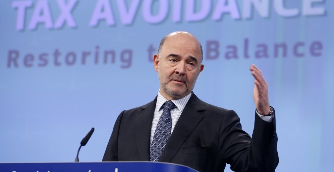 El Comisionado de Asuntos Financieros, Pierre Moscovici, durante una conferencia de prensa en el paquete de la evasión de impuestos en la sede de la Comisión Europea en Bruselas. REUTERS / Francois Lenoir