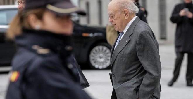 El expresident de la Generalitat, Jordi Pujol, a su llegada a la Audiencia Nacional. EFE/Emilio Naranjo