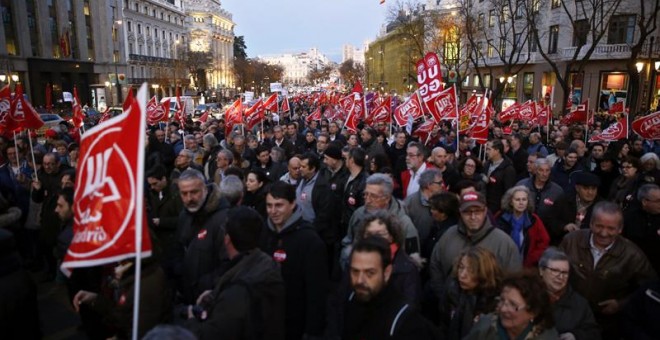 La manifestación convocada por todo el movimiento sindical madrileño en solidaridad con 'los 8 de Airbus', que ha transcurrido hoy entre Cibeles y Sol, en Madrid. EFE/Zipi