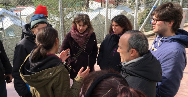 La eurodiputada Marina Albiol, en el campo de refugiados de Moria, en la isla griega de Lesbos.