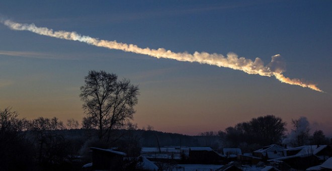 El superbólido Cheliábinsk cruzó el 15 de febrero de 2013 los cielos de los Urales cerca de esa ciudad rusa. / Alex Alishevskikh