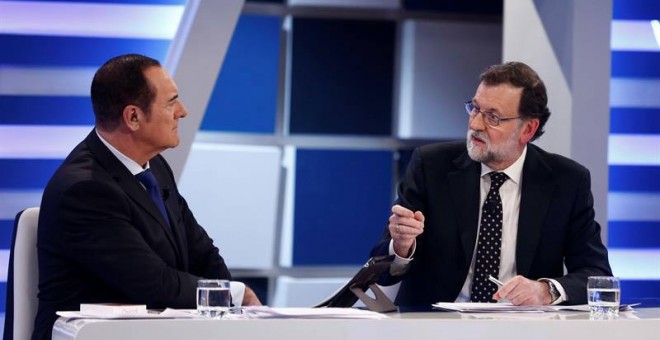 Rajoy, durante la entrevista en 13TV. / EFE