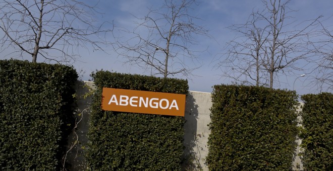 Logo de Abengoa en la entrada del Campus Palmas Altas, su sede corporativa en Sevilla. REUTERS