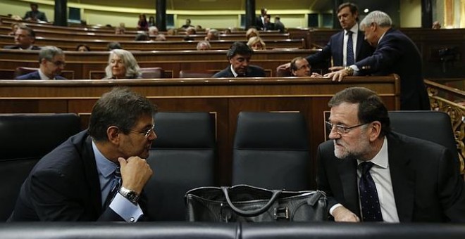 Rafael Catalá junto a Mariano Rajoy en el Congreso de los Diputados. /.EFE