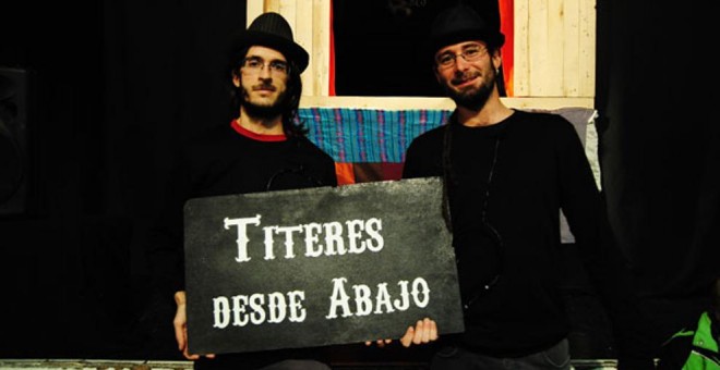 Los componentes de la compañía Títeres desde Abajo, Alfonso Lázaro de la Fuente y Raúl García Pérez.
