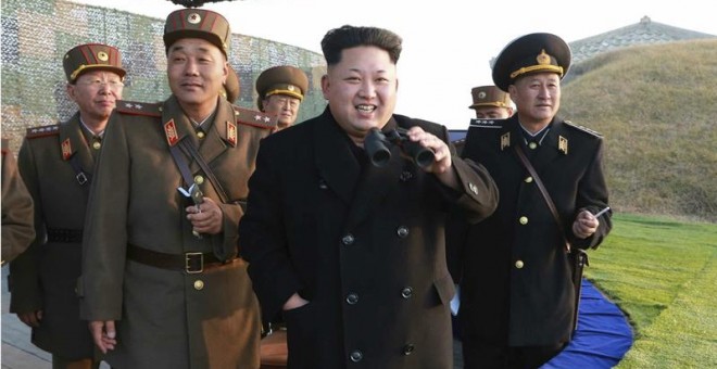 otografía de archivo sin fechar que muestra al líder norcoreano Kim Jong-un durante unas maniobras en Corea del Norte. - EFE