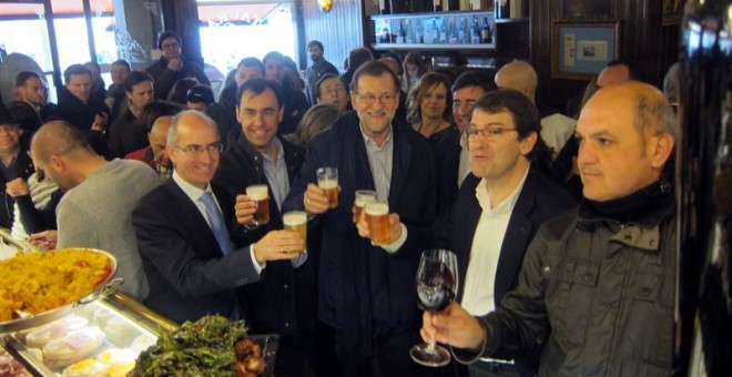 Mariano Rajoy, de tapas en Salamanca. EUROPA PRESS