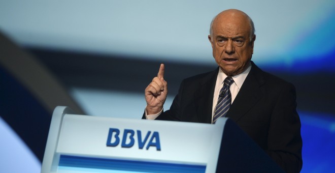 El presidente de BBVA, Francisco González, en su internvención durante de la junta de accionistas del banco, en Bilbao. REUTERS/Vincent West