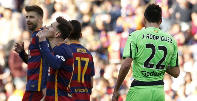 Messi celebra con sus compañeros su gol al Getafe. REUTERS/Albert Gea