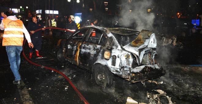 La explosión se produjo en la céntrica plaza de Kizilay, cerca del parque Güven. / EFE