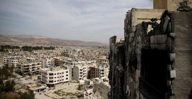 Vista general de los daños en los edificios de uno de los barrios de Damasco. REUTERS/Bassam Khabieh