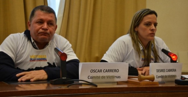 Óscar Carrero y Desiree Cabrera, portavoces del Comité de Víctimas de la Guarimba. -  @VictimaGuarimba