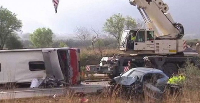 Una de las primeras imágenes del accidente entre un autocar y un turismo en la AP-7.