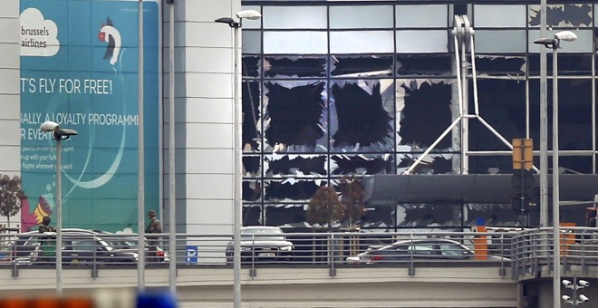 Numerosos destrozos en el aeropuerto de Bruselas tras las explosiones.- REUTERS