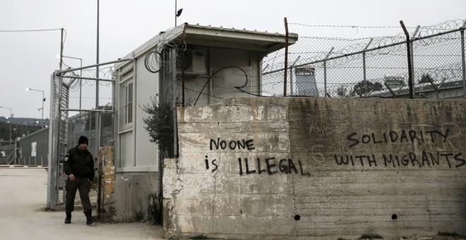 El centro de registro de refugiados de Moria, en Lesbos, Grecia, convertido prácticamente en un campo de detención de refugiados.- REUTERS/Alkis Konstantinid